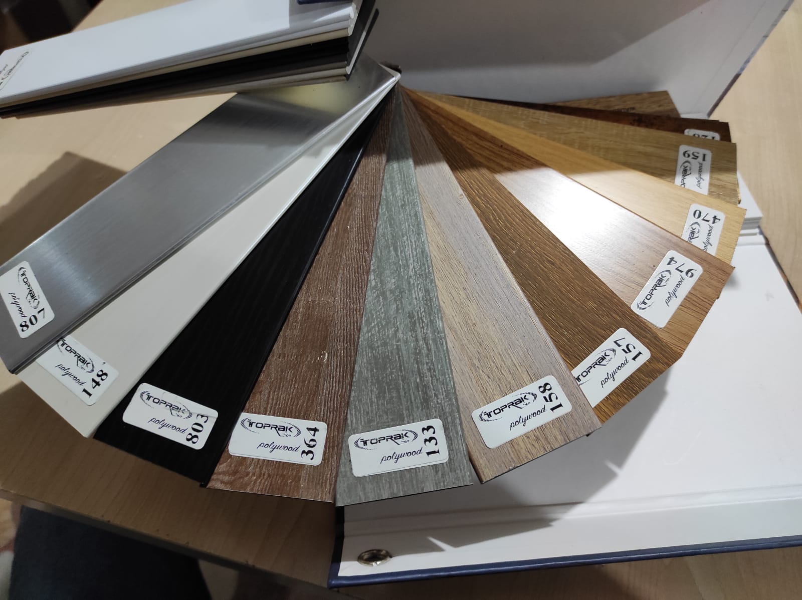 JALUZİ PERDE AÇIK MEŞE POLYWOOD 50MM OFİS MODERN VE TÜM MEKANLAR İÇİN 337